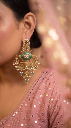 Emerald Green and White Kundan Ethnic Hanging Earrings product photo, Cunei India