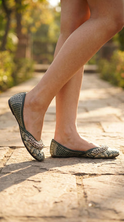 Green Ghungroo Jutti for Women - view 9