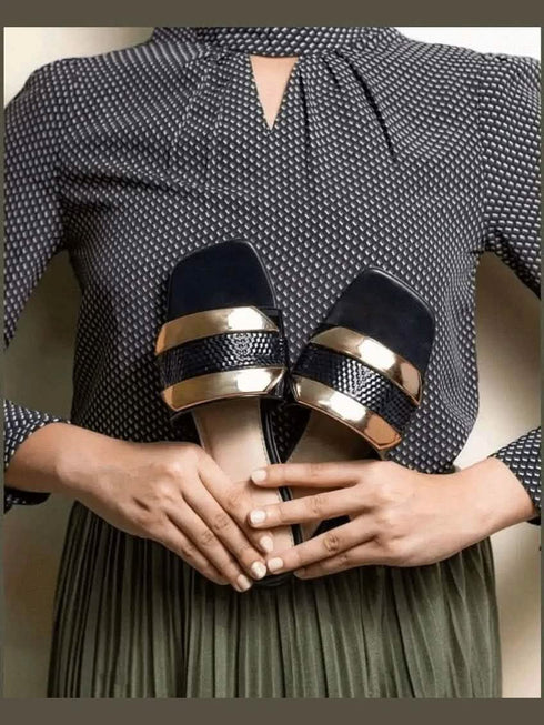 Luxe Golden Black Flats - cunei