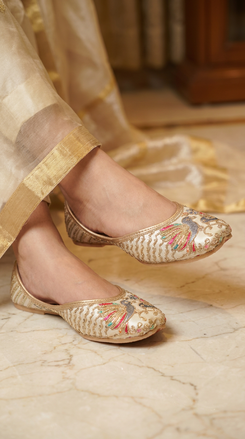 White Fluttering Birds Jutti for Women