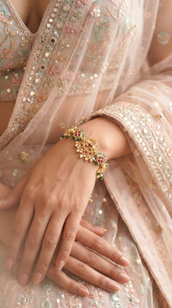 Red Green and White Kundan Ethnic Bracelet detail, Cunei India