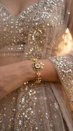 Red, Green, and White Kundan Leaf Bracelet side view, Cunei India