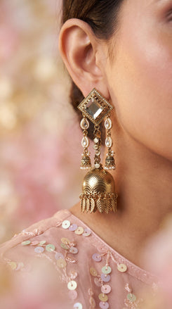 Square white kundan earrings side view, Cunei India