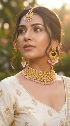 Traditional Light Pink Heritage Polish Choker Necklace Set - view 3
