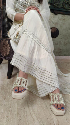 White Pearl Motif Wedges - cunei