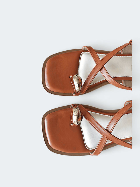 Womens Brown Gladiator Flat Sandals with Toe Ring - cunei